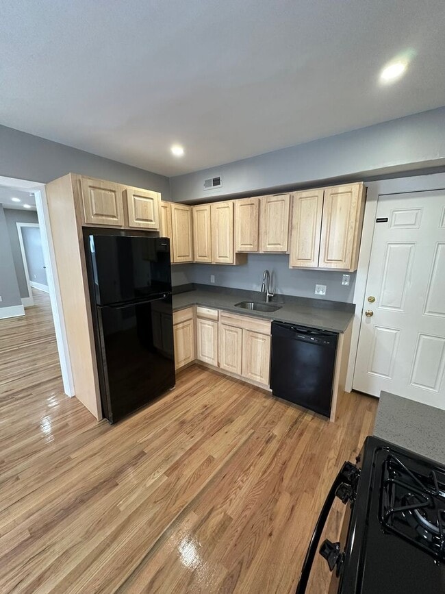 8-10-10 Nelson St in Boston, MA - Building Photo - Building Photo