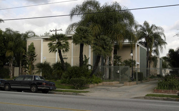 504 S Barranca Ave in Covina, CA - Foto de edificio - Building Photo