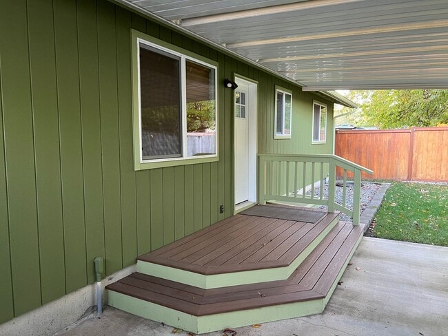 property at 2514 Blooms Ct SW