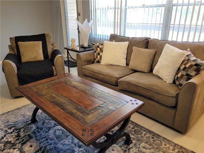 4302 Martinique Cir, Unit J2 in Coconut Creek, FL - Building Photo - Building Photo