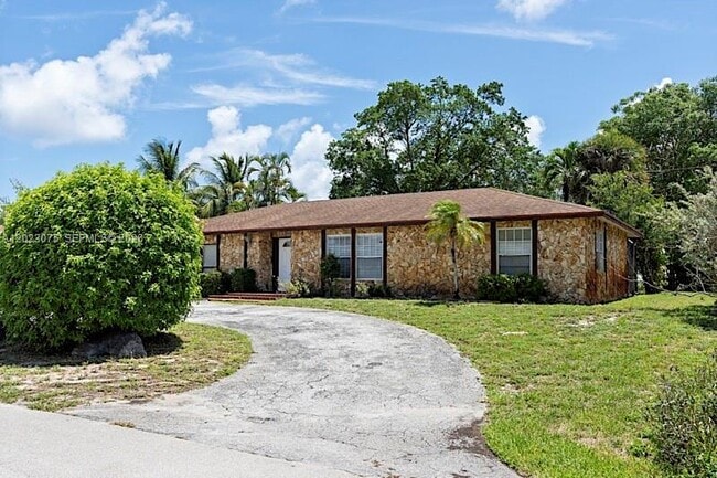 3910 NW 4th Ct