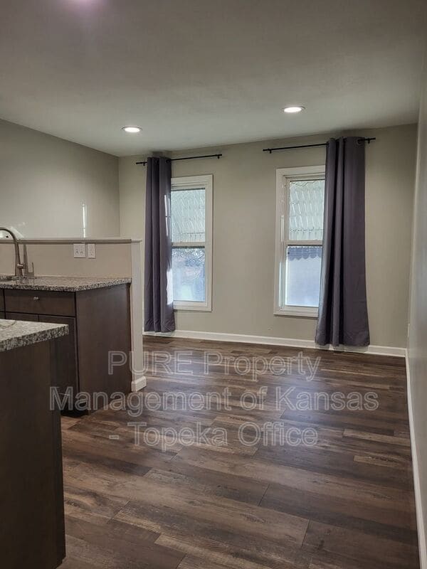 1620 SW College Ave in Topeka, KS - Building Photo - Building Photo