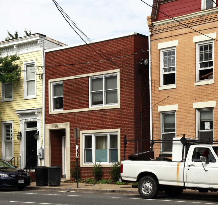 212 N Patrick St in Alexandria, VA - Building Photo