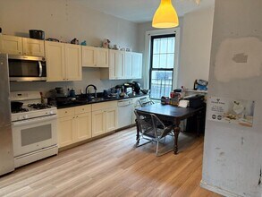 250 Crown St in New Haven, CT - Building Photo - Building Photo