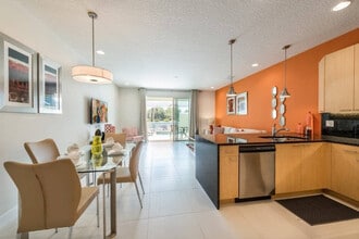 1423 Retreat Cir in Clermont, FL - Foto de edificio - Building Photo