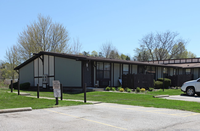 Dartmouth Place Apartments in Geneva, OH - Building Photo - Building Photo