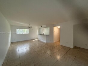 3473 NW 44th St, Unit 102 in Lauderdale Lakes, FL - Building Photo - Building Photo