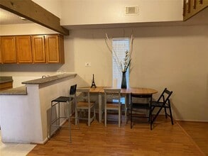 3232 Windchase Blvd in Houston, TX - Building Photo - Building Photo