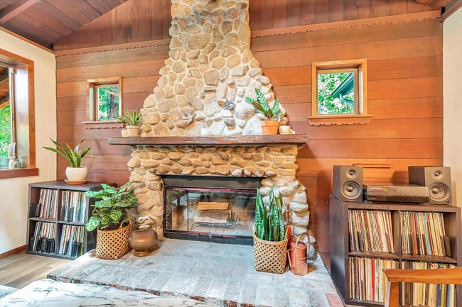 15820 Old County Hwy