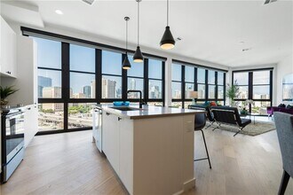 800 Embassy Dr in Austin, TX - Building Photo - Building Photo