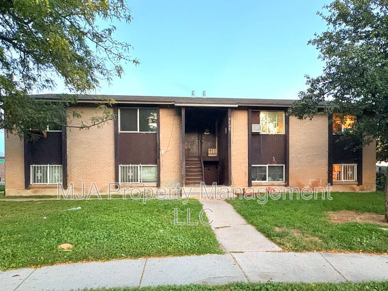 2523 S Lakecrest Dr in West Valley City, UT - Building Photo