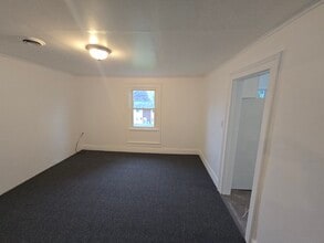 22 Clinton St, Unit 4 in Norwich, NY - Building Photo - Building Photo