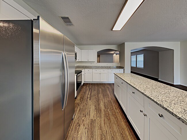 9210 Laguna Falls in San Antonio, TX - Building Photo - Building Photo