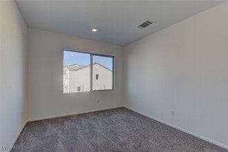 5567 Devonville Ave in Las Vegas, NV - Building Photo - Building Photo
