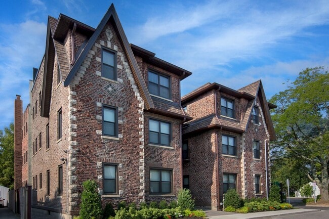 property at 25 Trinity Pl