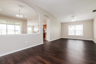 6915 Runner Oak Dr in Wesley Chapel, FL - Building Photo - Building Photo