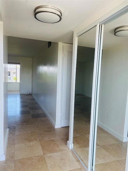 8220 Sunrise Lakes Blvd, Unit 306 in Sunrise, FL - Building Photo - Building Photo