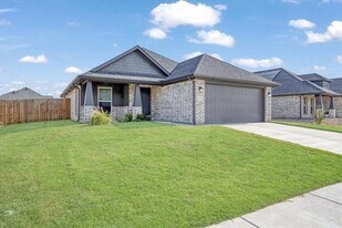 2111 Wyldewood Wy in Sherman, TX - Building Photo