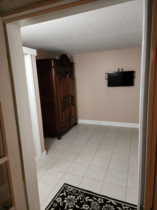7909 NW 40th St-Unit -B in Hollywood, FL - Foto de edificio