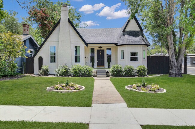 902 Bailey Ave in San Antonio, TX - Building Photo - Building Photo
