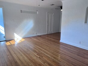 2179 22nd Ave N in St. Petersburg, FL - Foto de edificio - Building Photo