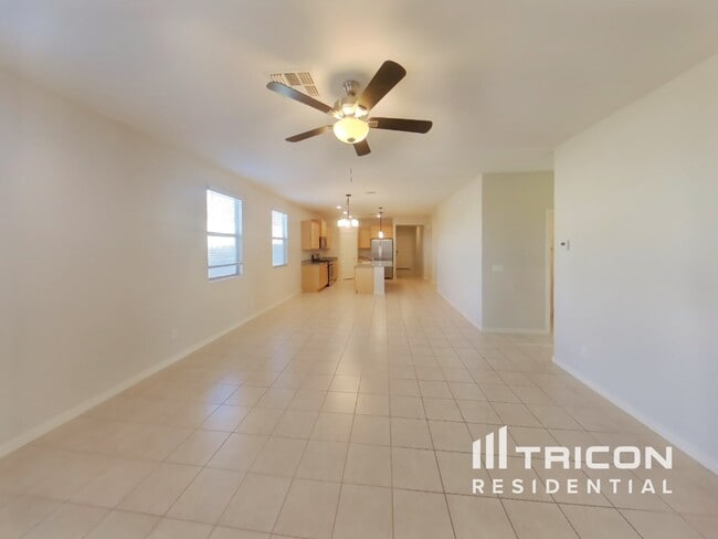 40647 W Hensley Way in Maricopa, AZ - Foto de edificio - Building Photo