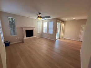 371 Cortona Way in Brentwood, CA - Building Photo - Building Photo