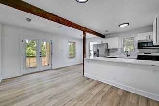 2305 Longview St in Austin, TX - Building Photo - Building Photo