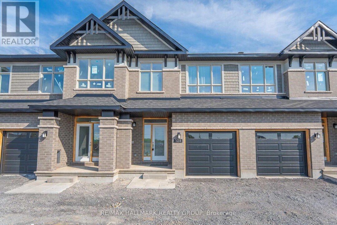 104 Ploughshare Rd in Ottawa, ON - Building Photo