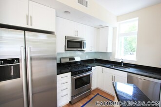 7 Cameron Ave in Cambridge, MA - Building Photo - Building Photo