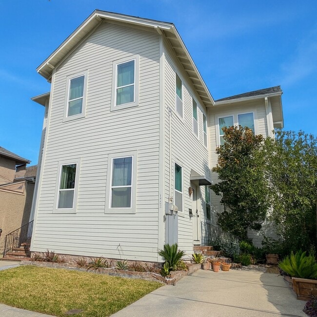 5415 Danneel St, Unit 5415 - lower unit
