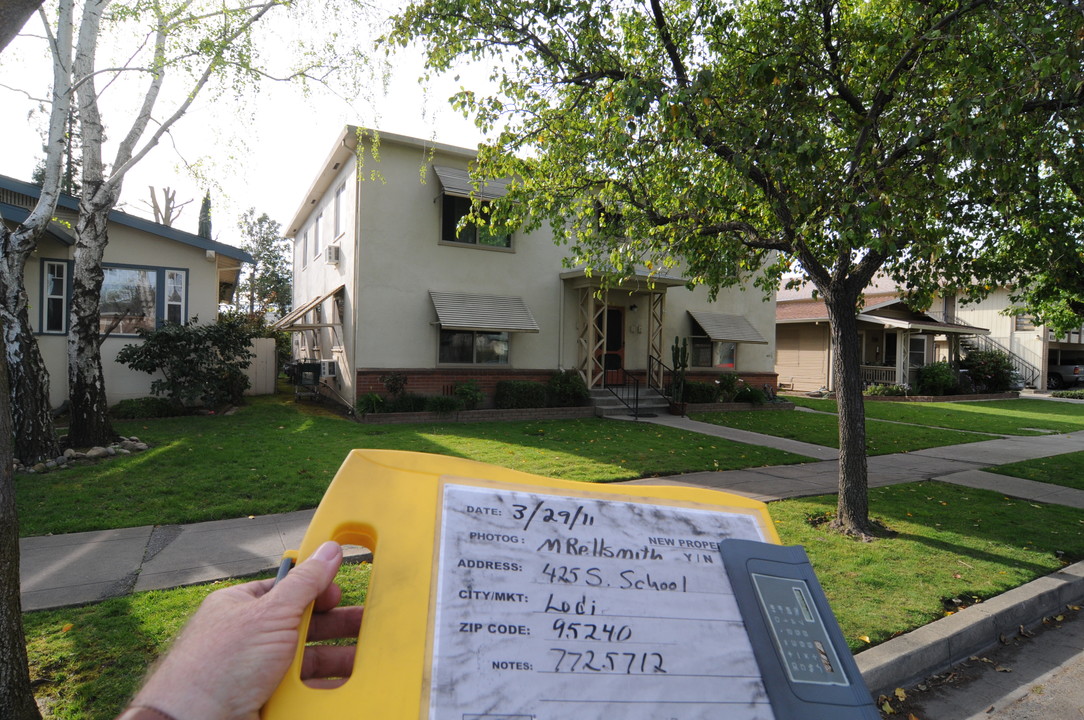 425 S School St in Lodi, CA - Foto de edificio