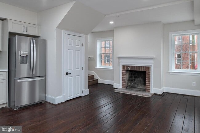 1 E Montgomery St in Baltimore, MD - Building Photo - Building Photo