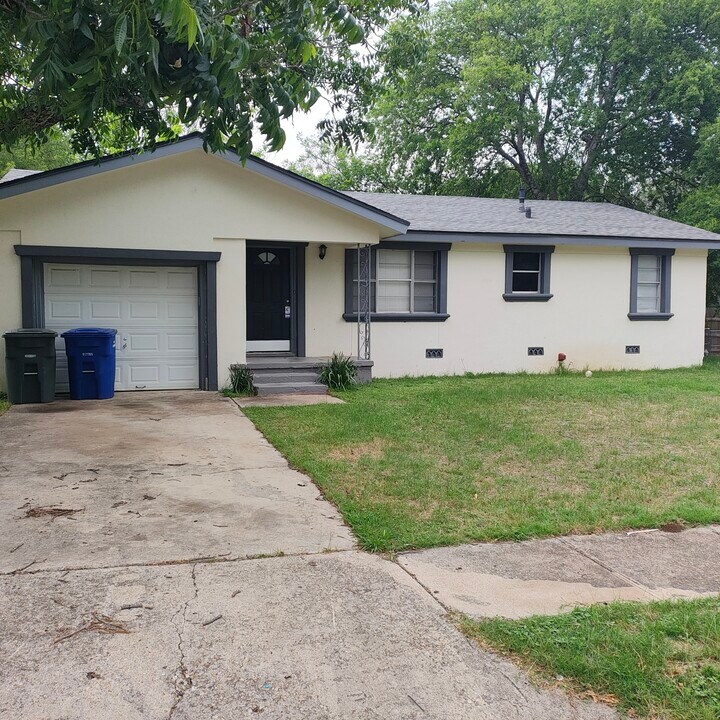 2106 Brantley Ave in Copperas Cove, TX - Building Photo