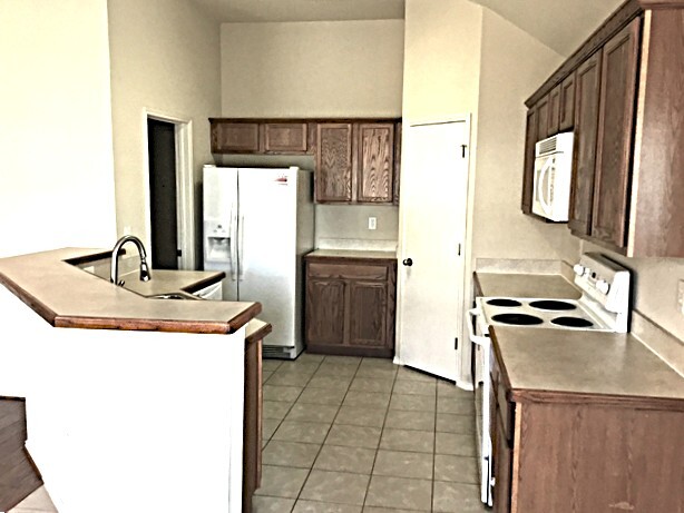 1401 Brownford Dr in Burleson, TX - Building Photo - Building Photo