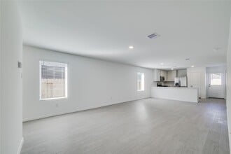 1754 W Stroker Rd in Crosby, TX - Building Photo - Building Photo