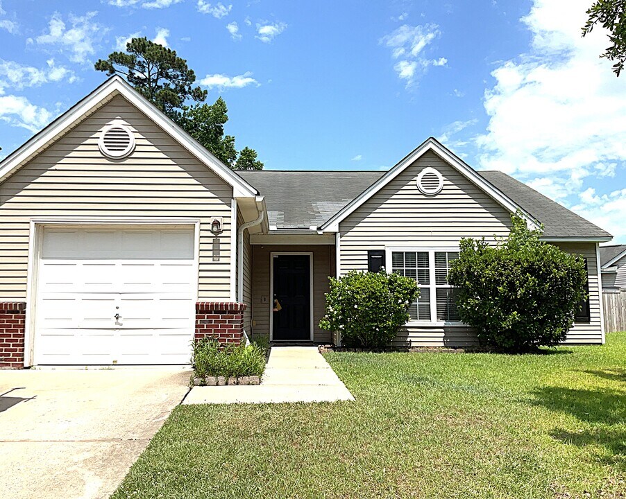 5060 Thornton Dr in Summerville, SC - Building Photo