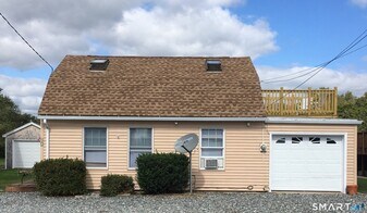 42 Noble Ave in Groton, CT - Building Photo
