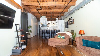 1250 W Van Buren St, Unit 714A in Chicago, IL - Building Photo - Building Photo