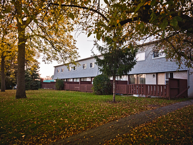 Townhomes - Accora Village in Ottawa, ON - Building Photo - Building Photo