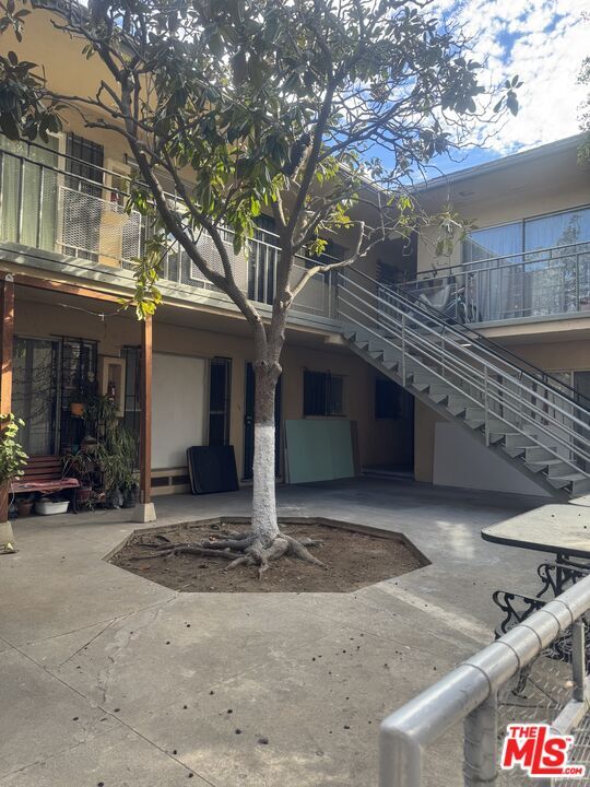 4106 Rosewood Ave in Los Angeles, CA - Building Photo - Building Photo