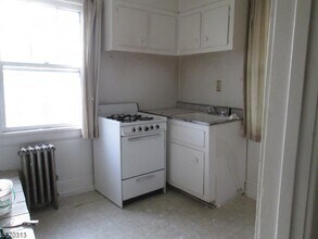 2025 Ostwood Terrace in Union, NJ - Building Photo - Building Photo