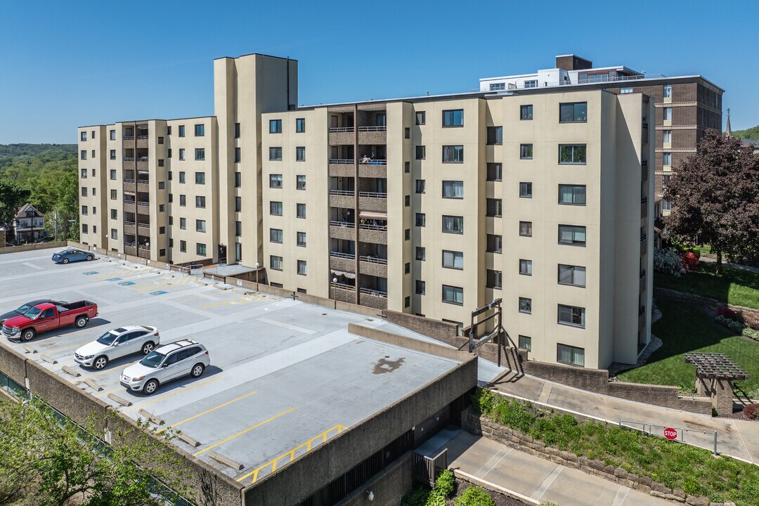 The Hampshire House at Avalon in Avalon, PA - Building Photo