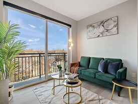 402 NE 2nd St in Minneapolis, MN - Building Photo