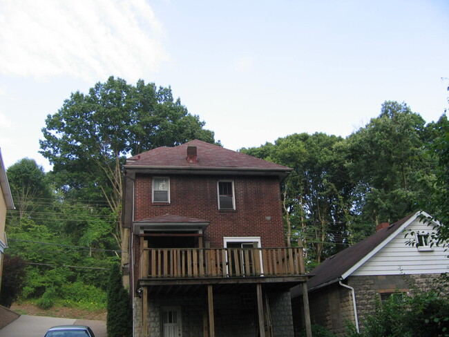 423 Braddock Rd in Pittsburgh, PA - Building Photo - Building Photo