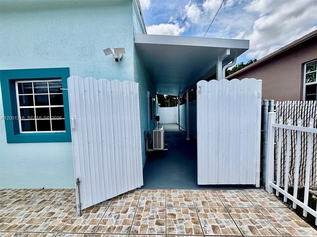 130 W 57th St in Hialeah, FL - Building Photo - Building Photo