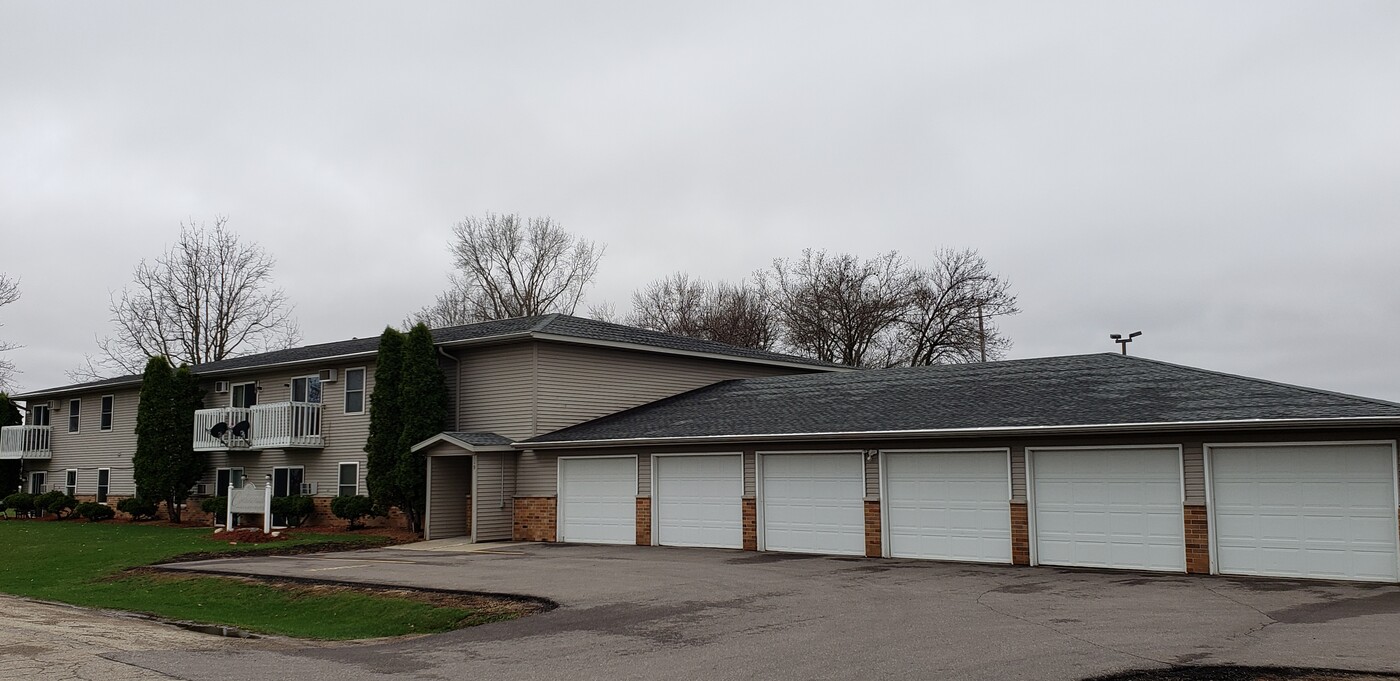 119 Meister Dr, Unit 119 in Columbus, WI - Building Photo