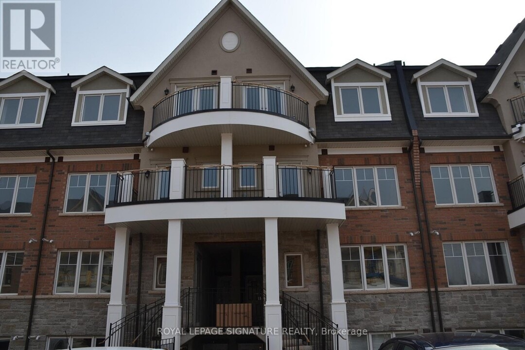 2420 Baronwood Dr in Oakville, ON - Building Photo