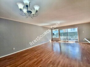 5700 Etiwanda Ave in Tarzana, CA - Building Photo - Building Photo