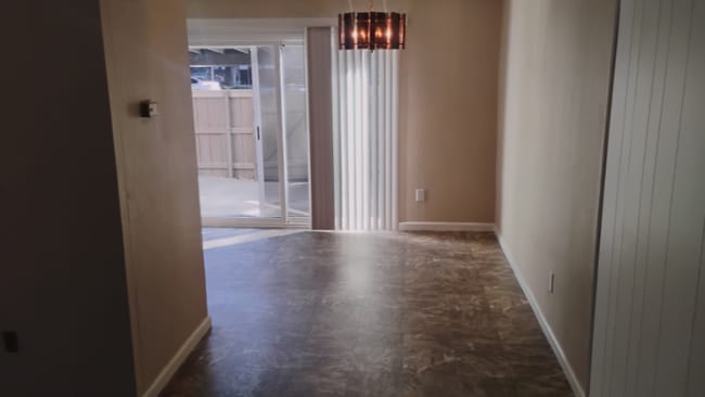 8732 Woodman Way in Sacramento, CA - Building Photo - Building Photo